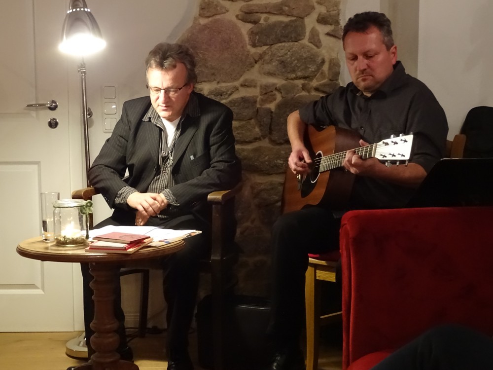 Maierhofer Woschee Lesung mit Gitarrenmusik